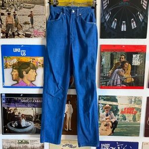 Vintage bright blue tapered leg wrangler jeans🤍